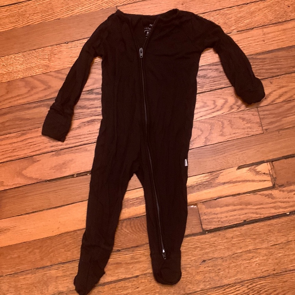 Excellent condition LITTLE SLEEPIES black size 3-6